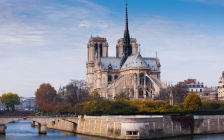 路威酩轩和开云捐资修复巴黎圣母院
