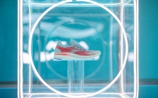 安踏“氢科技”氢跑鞋上市