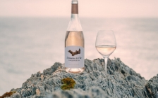 香奈儿旗下莱尔酒庄推出2022新酿，呈现地中海海洋风情